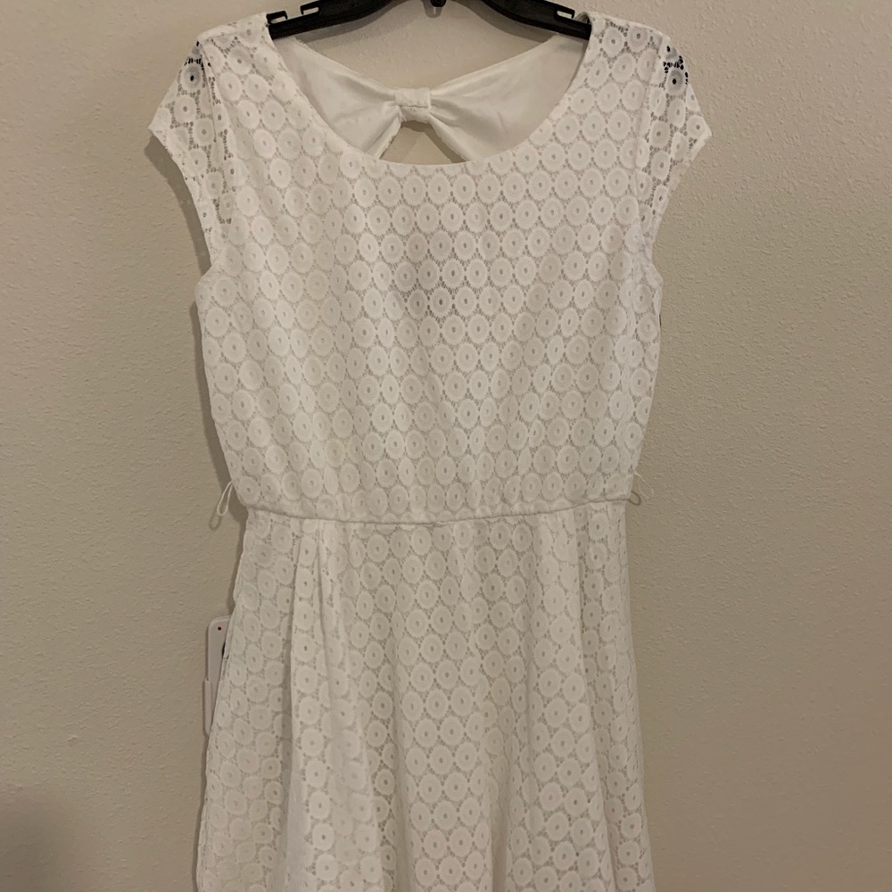 NWOT White Lace Dress with bow back detail